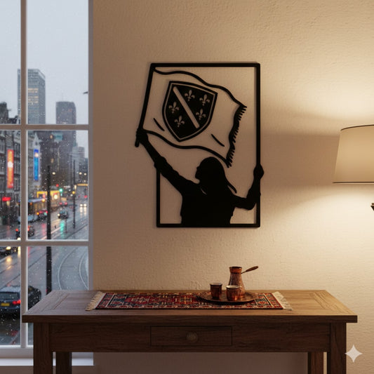 Metalna zidna dekoracija - Ponosna Bosanka sa Zastavom (Ljiljani)